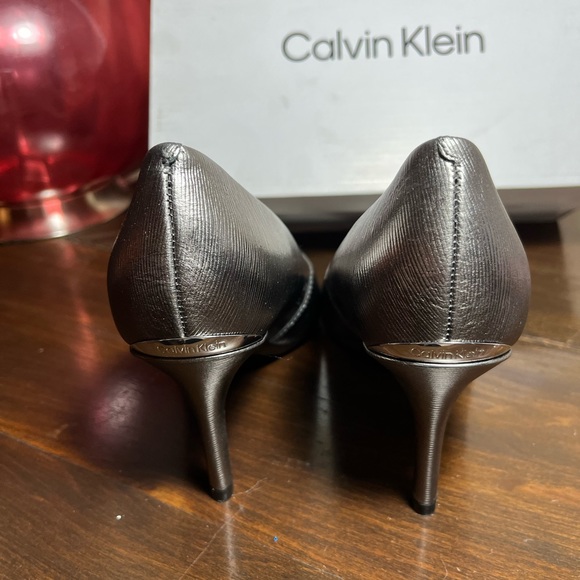 CK PUMPS GRAY 5.5 - Picture 4 of 8